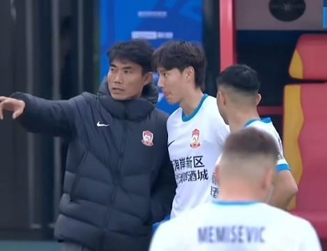 世界杯高清直播平台-记者：西海岸队今天奔赴上海，备战本周日客战海港队的比赛